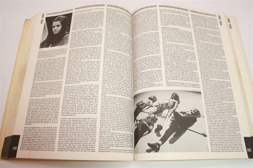 Oor's Eerste Pop Encyclopedie — Hét Naslagwerk [1982], Ophalen of Verzenden, Gelezen, Algemeen