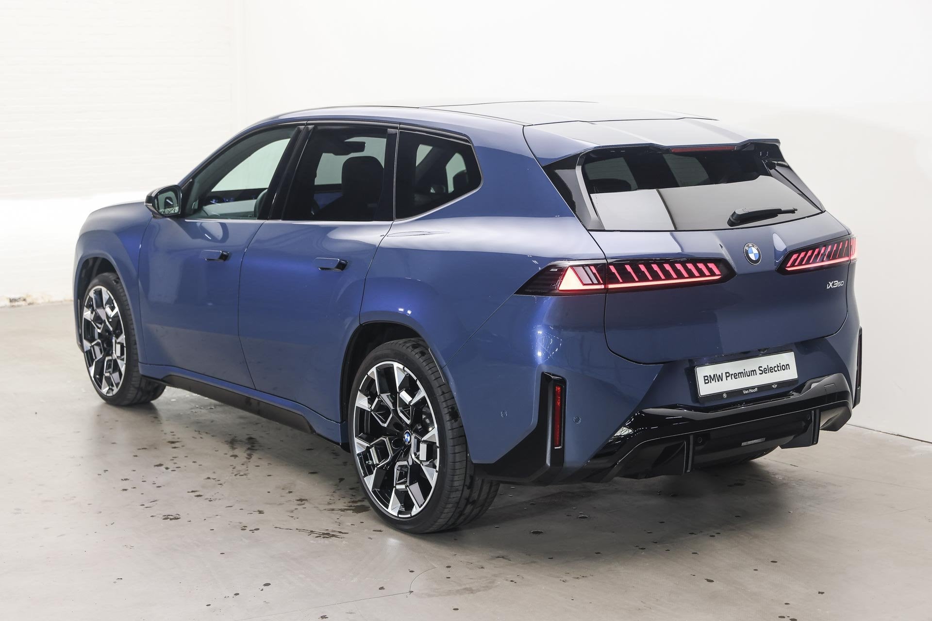 BMW iX3 50 xDrive M Sport / Panoramadak / M Sportstoelen / I, Dealer onderhouden, Gebruikt, Zwart, Met garantie (alle)