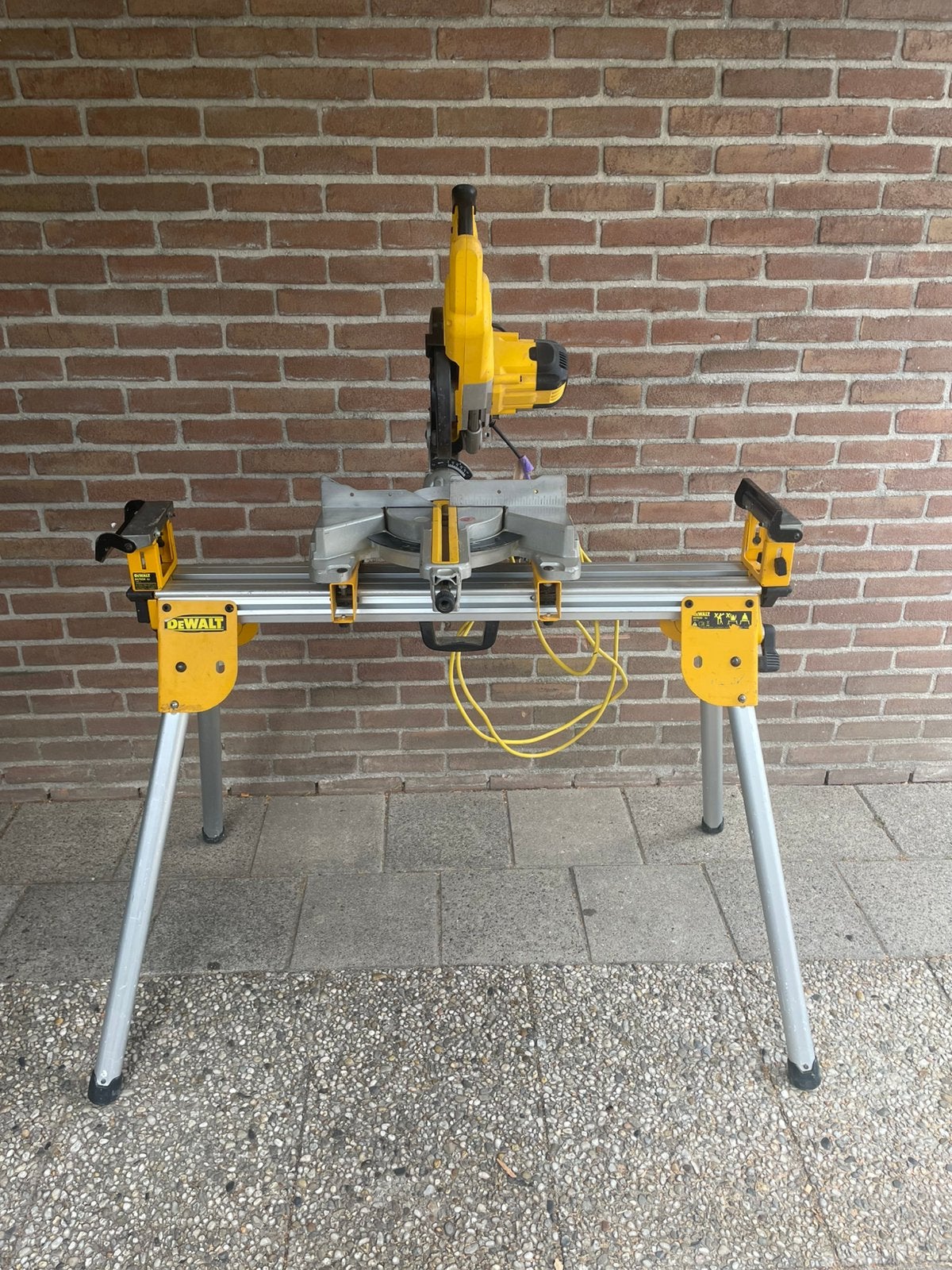 Dewalt afkortzaag met onderstel, Ophalen, Gebruikt, 70 mm of meer, Afkortzaag