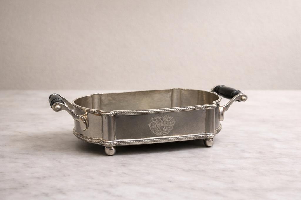 Verzilverd Bakje met Monogram en Bakelieten Handvatten, Ophalen of Verzenden, Zilver