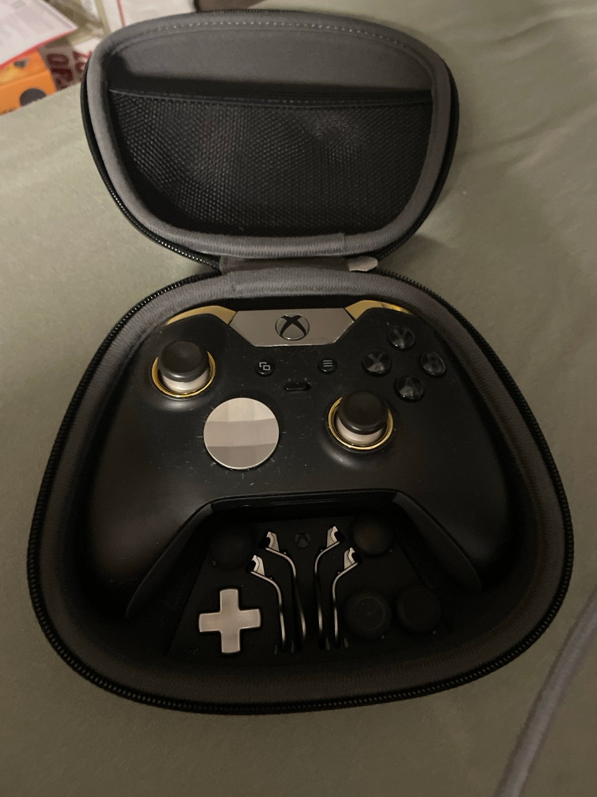 Xbox Elite Controller Series 2 - Zwart/Goud met Case, Spelcomputers en Games, Spelcomputers | Xbox | Accessoires, Ophalen of Verzenden