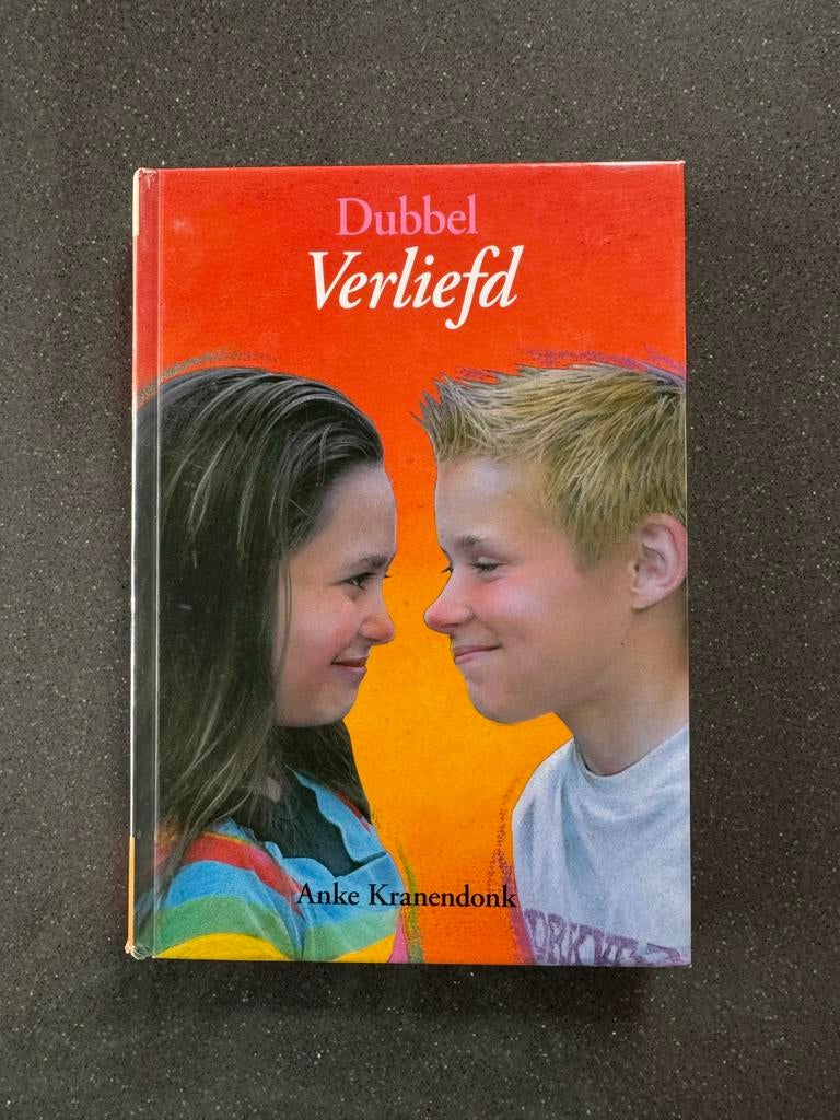 Dubbel Verliefd - Anke Kranendonk (Jeugdboek), Ophalen of Verzenden, Zo goed als nieuw, Fictie