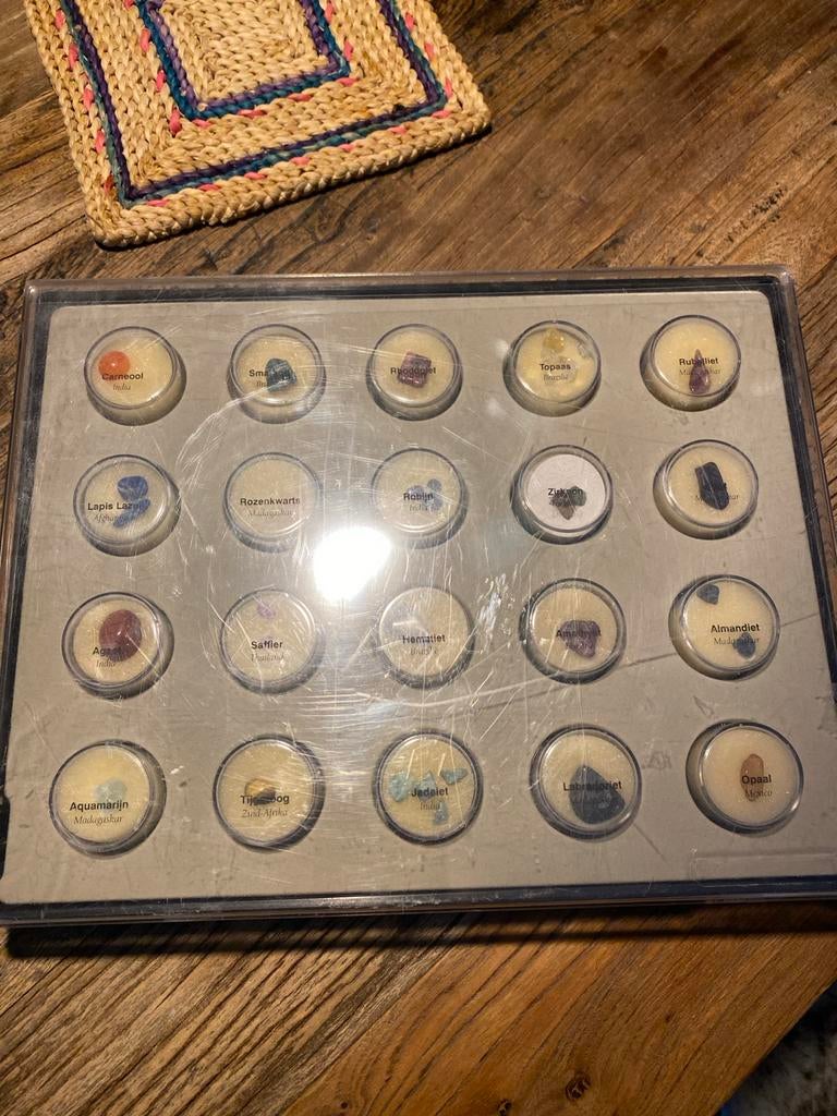 Verzameling Edelstenen in Displaydoos - Diverse Soorten, Sieraden, Tassen en Uiterlijk, Edelstenen, Zo goed als nieuw, Ophalen of Verzenden