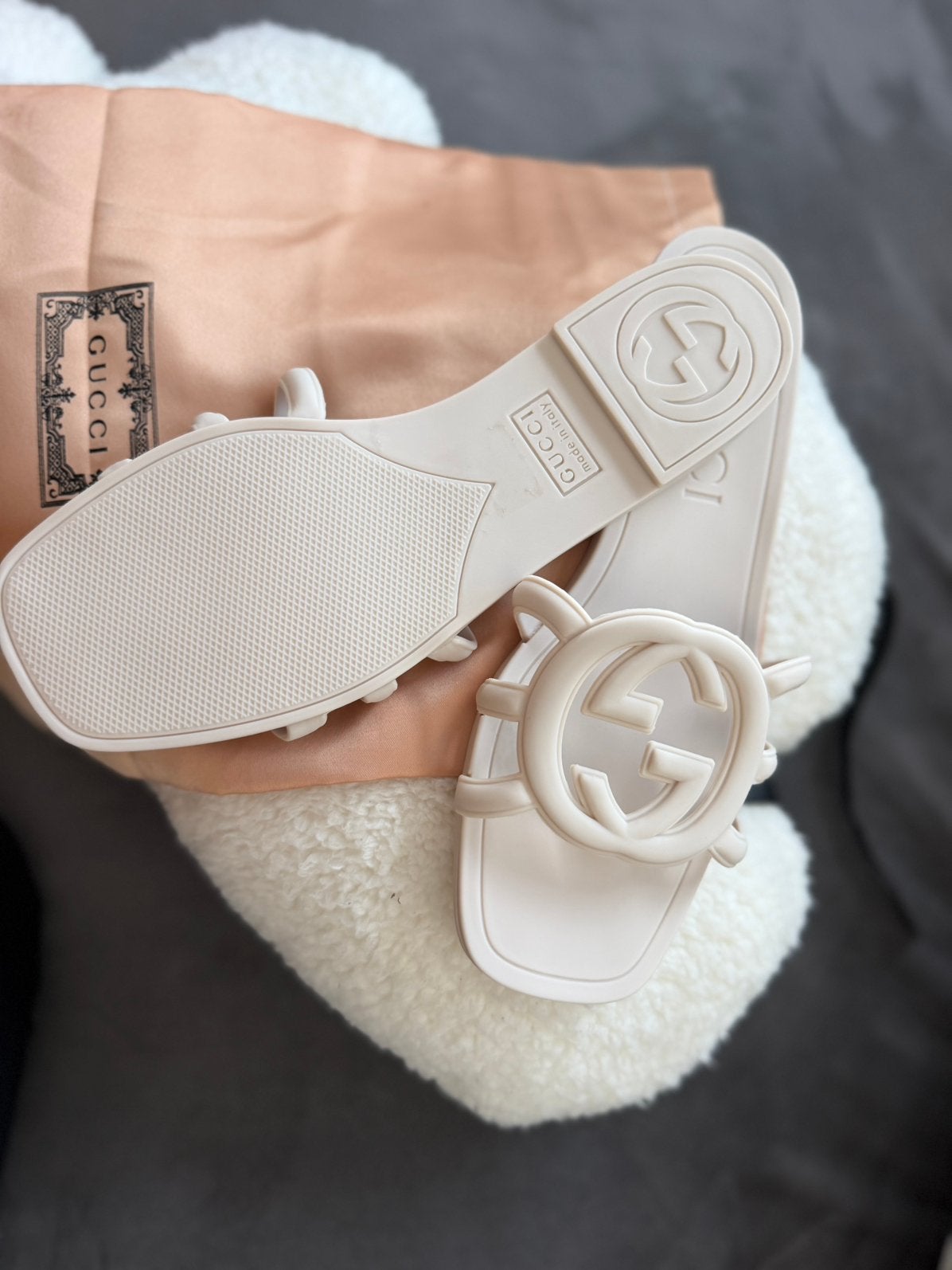 Gucci interlock slippers, Kleding | Dames, Schoenen, Slippers, Wit, Nieuw, Ophalen of Verzenden