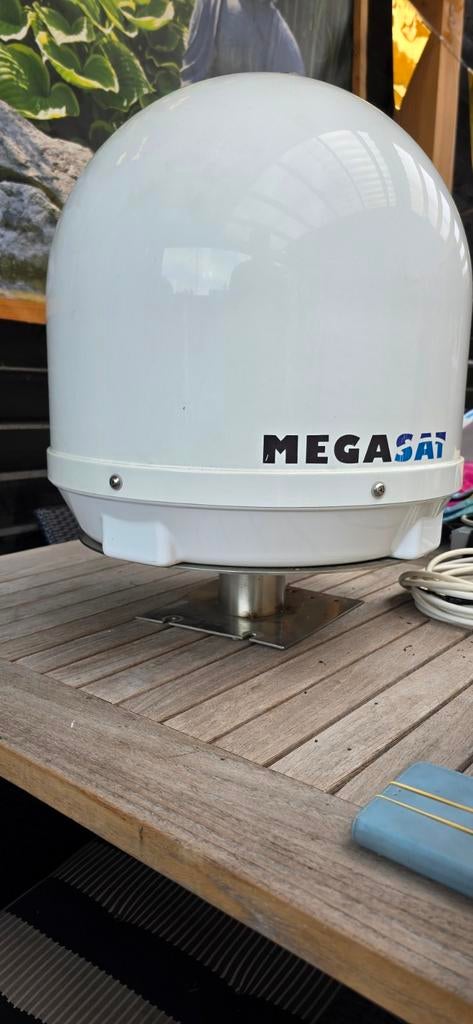 Megasat automatische schotelantenne set met TV, Ophalen of Verzenden, Gebruikt, (Schotel)antenne, Overige merken