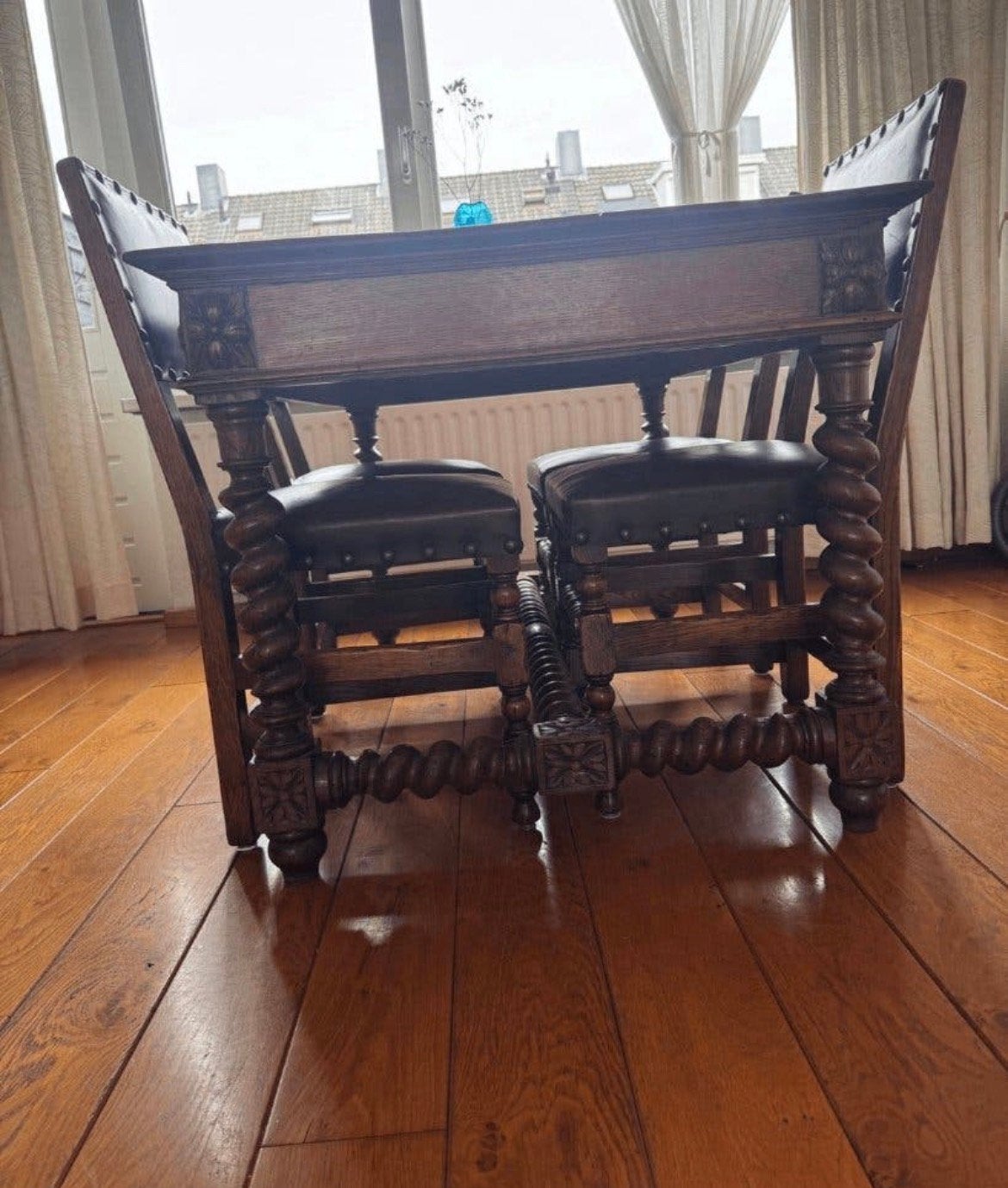 Antieke eikenhoutentafel met gedraaide poten + 4 stoelen, Antiek en Kunst, Ophalen