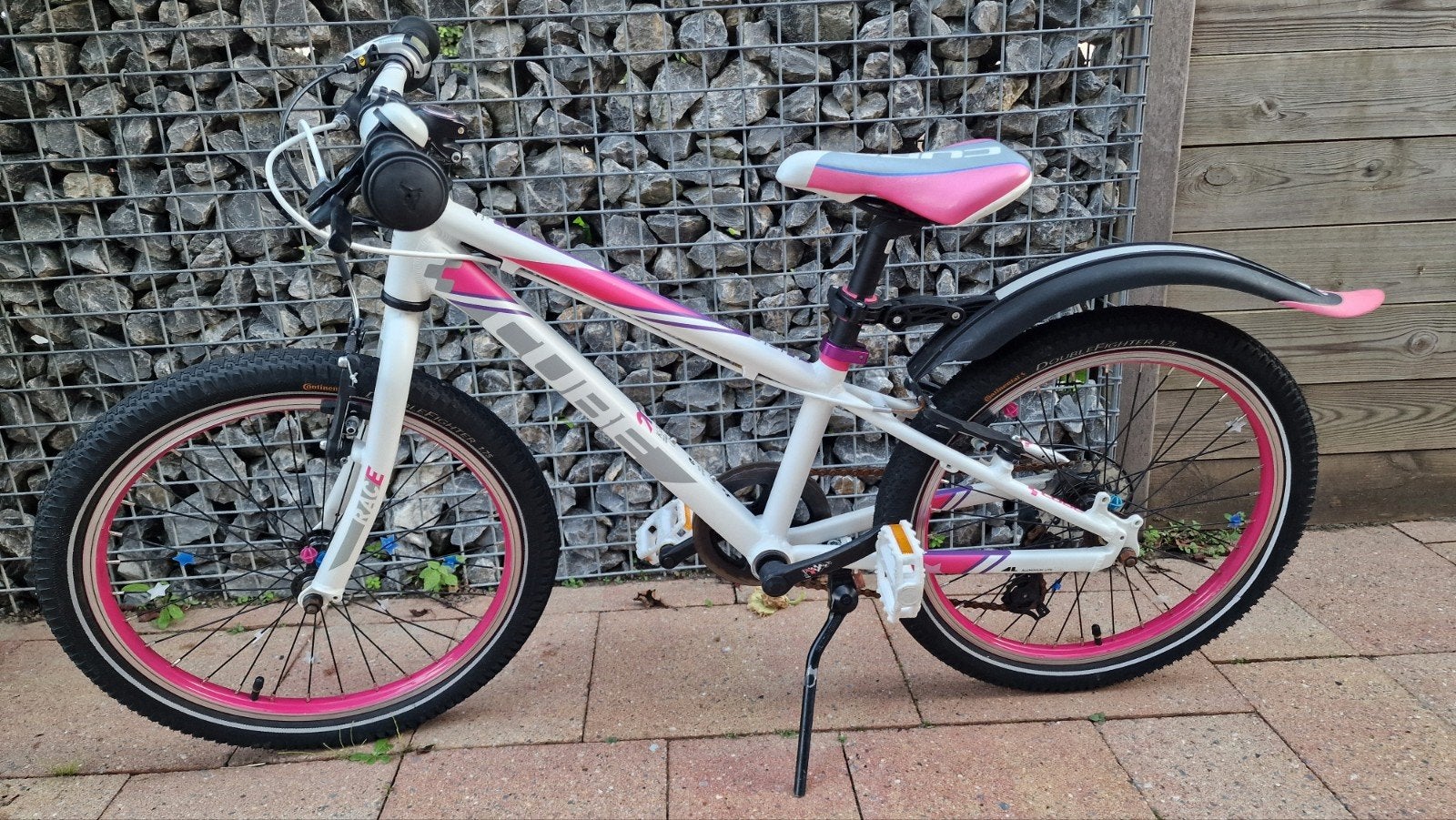 Cube Race 200 20" meisjes mountainbike roze/wit