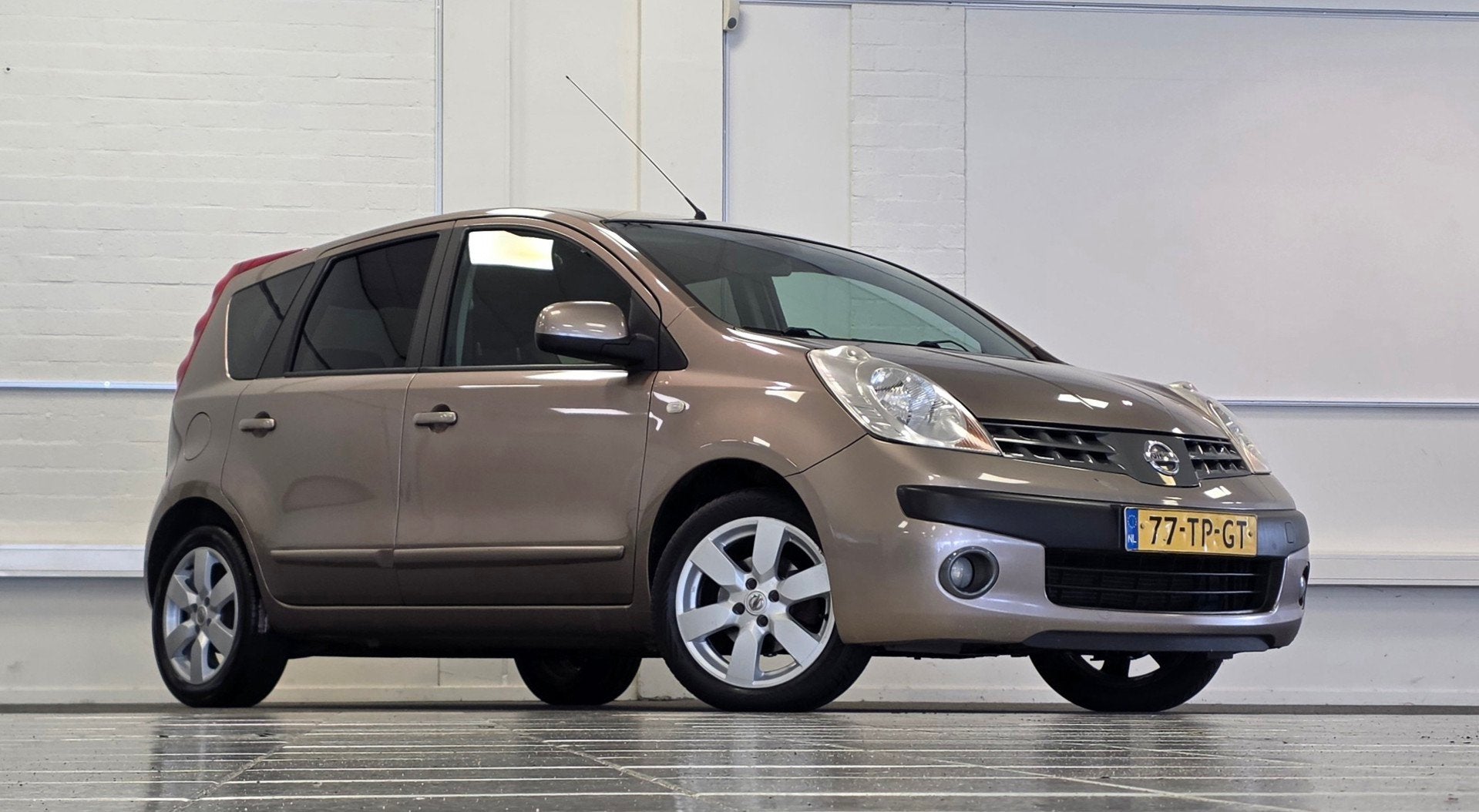 Nissan Note 1.6i First Note Automaat Nieuwe APK, Stof, Gebruikt, 4 cilinders, Bruin