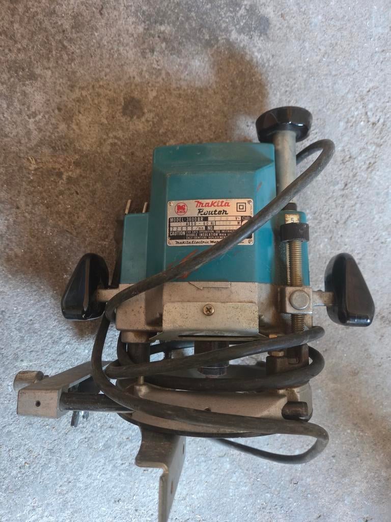 Makita Router - Krachtige Bovenfrees, Gebruikt, Ophalen of Verzenden, Elektrisch, Makita