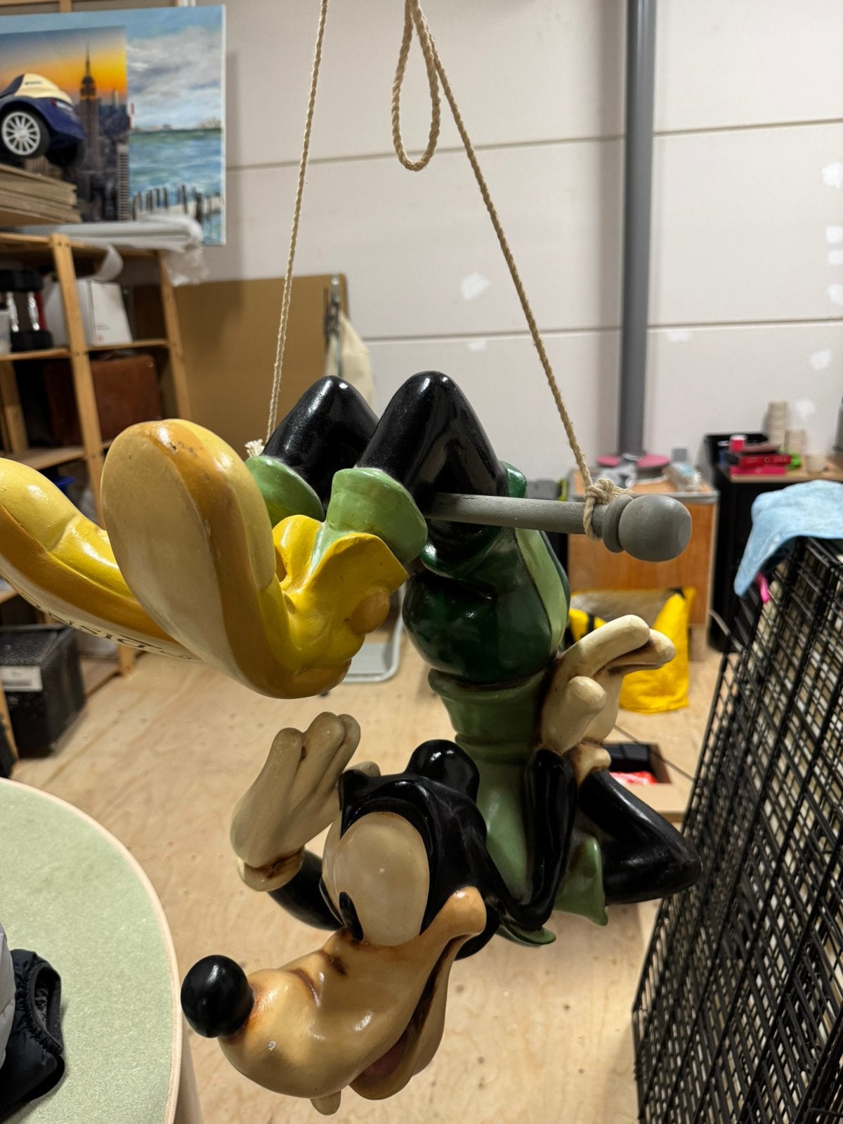 Goofy trapezium c.a 47 cm hoog, Ophalen, Goofy of Pluto, Zo goed als nieuw, Beeldje of Figuurtje