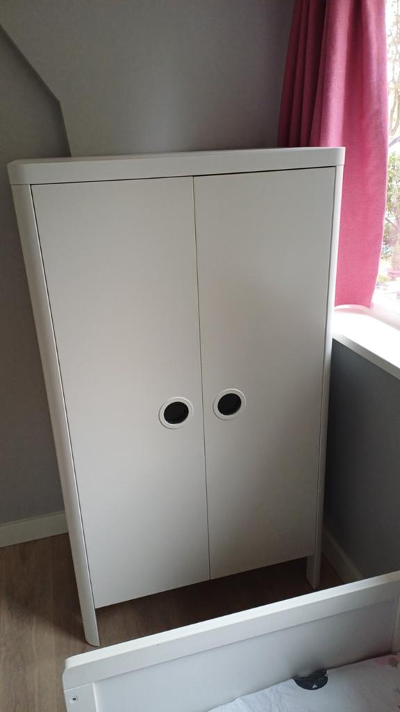 Kinderkledingkast Busunge Ikea (wit), Kinderen en Baby's, Kinderkamer | Commodes en Kasten, Ophalen, Kast, 50 tot 70 cm, 105 cm of meer