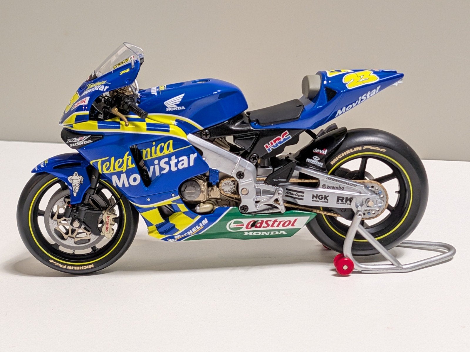 Minichamps: Honda RC211V - Ryuichi Kiyonari - MotoGP 2003, Hobby en Vrije tijd, Modelauto's | 1:5 tot 1:12, Ophalen of Verzenden
