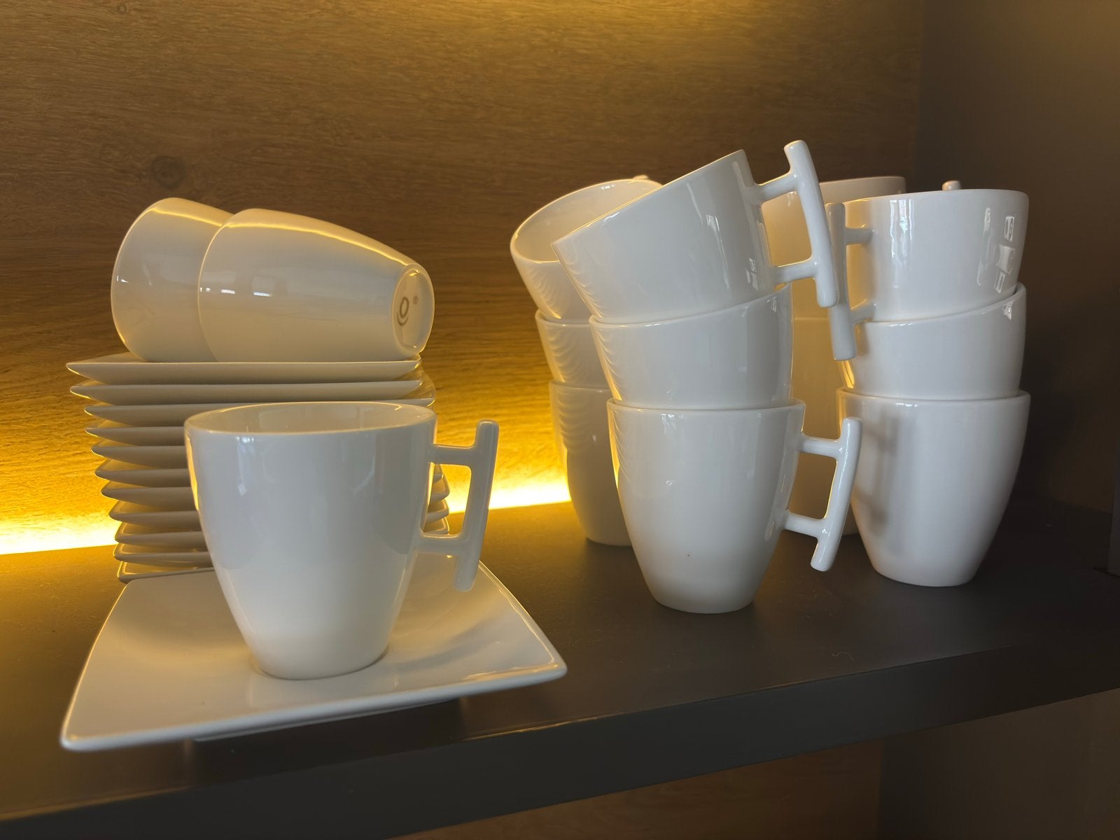 Yong Squito: Mokken, Kop&Schotels, melkkan, Theepot,, Ophalen, Zo goed als nieuw, Porselein, Compleet servies