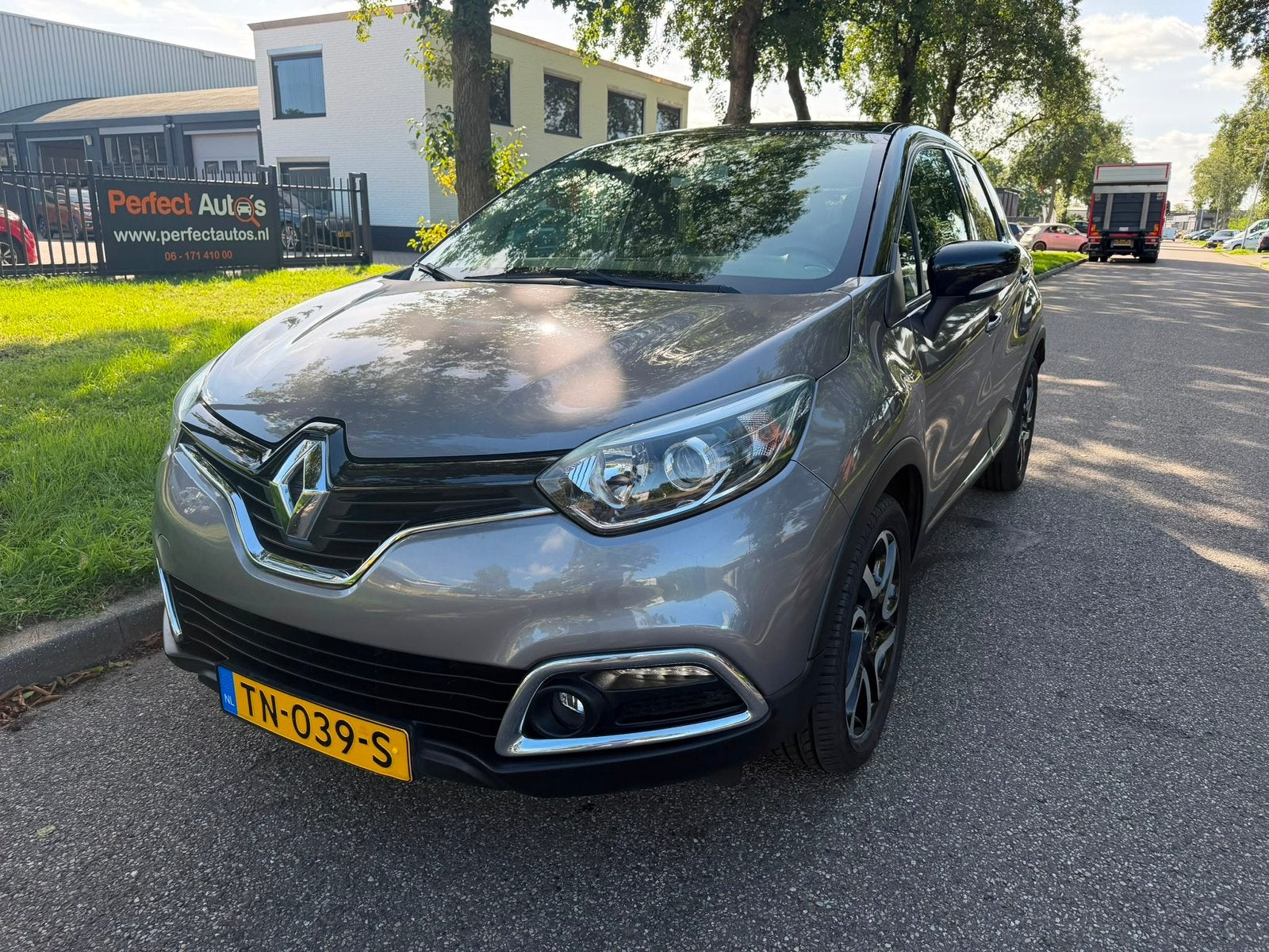 Renault Captur 0.9 TCE 90 2014 Grijs, Auto's, Voorwielaandrijving, 898 cc, 49 €/maand, 1200 kg