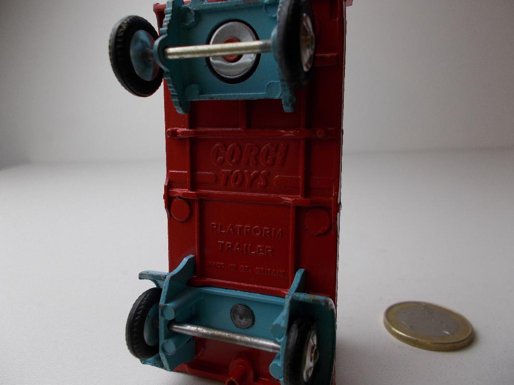 1962 Corgi Toys 101 CHIPPERFIELDS CIRCUS  PLATFORM TRAILER., Ophalen of Verzenden, Zo goed als nieuw, Bus of Vrachtwagen, Corgi