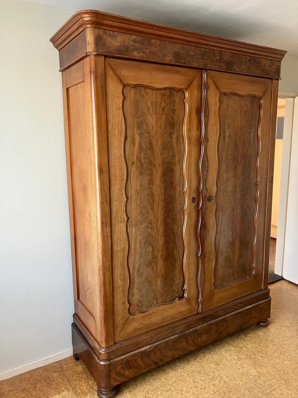 Antieke linnenkast van massief hout, Antiek en Kunst, Ophalen
