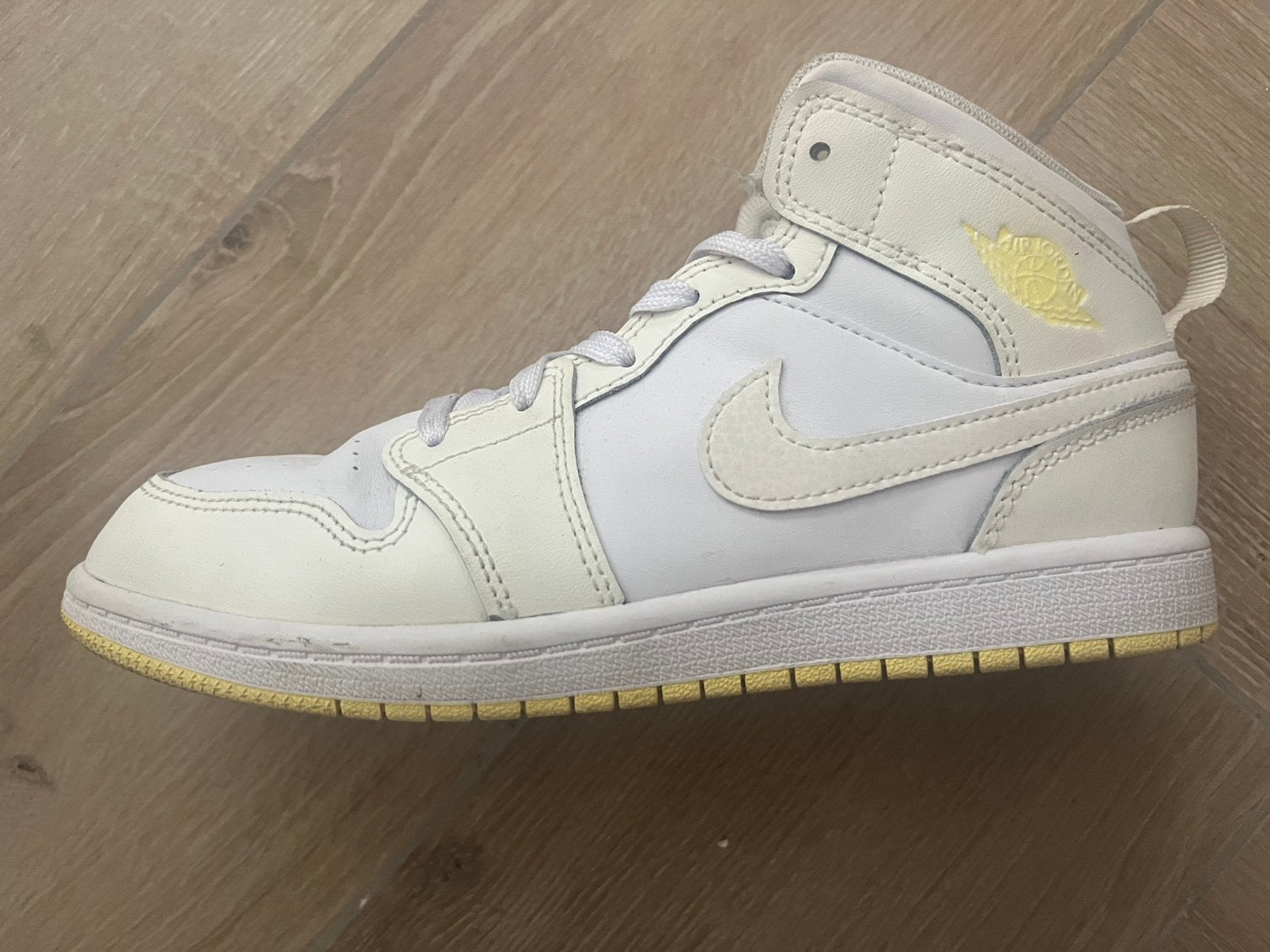 Nike Jordans maat 35, Ophalen of Verzenden, Zo goed als nieuw, Sportschoenen