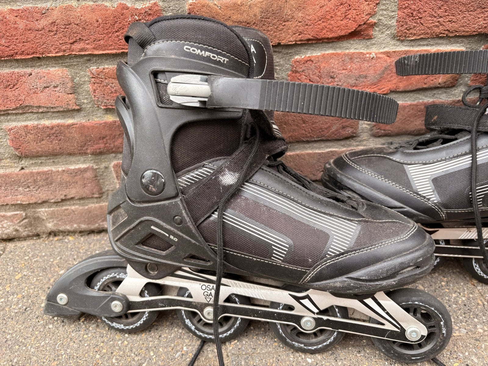 Zwarte Osaga Inline Skates/skeelers - Maat 44, Sport en Fitness, Heren, Zo goed als nieuw, Inline skates 4 wielen, Ophalen