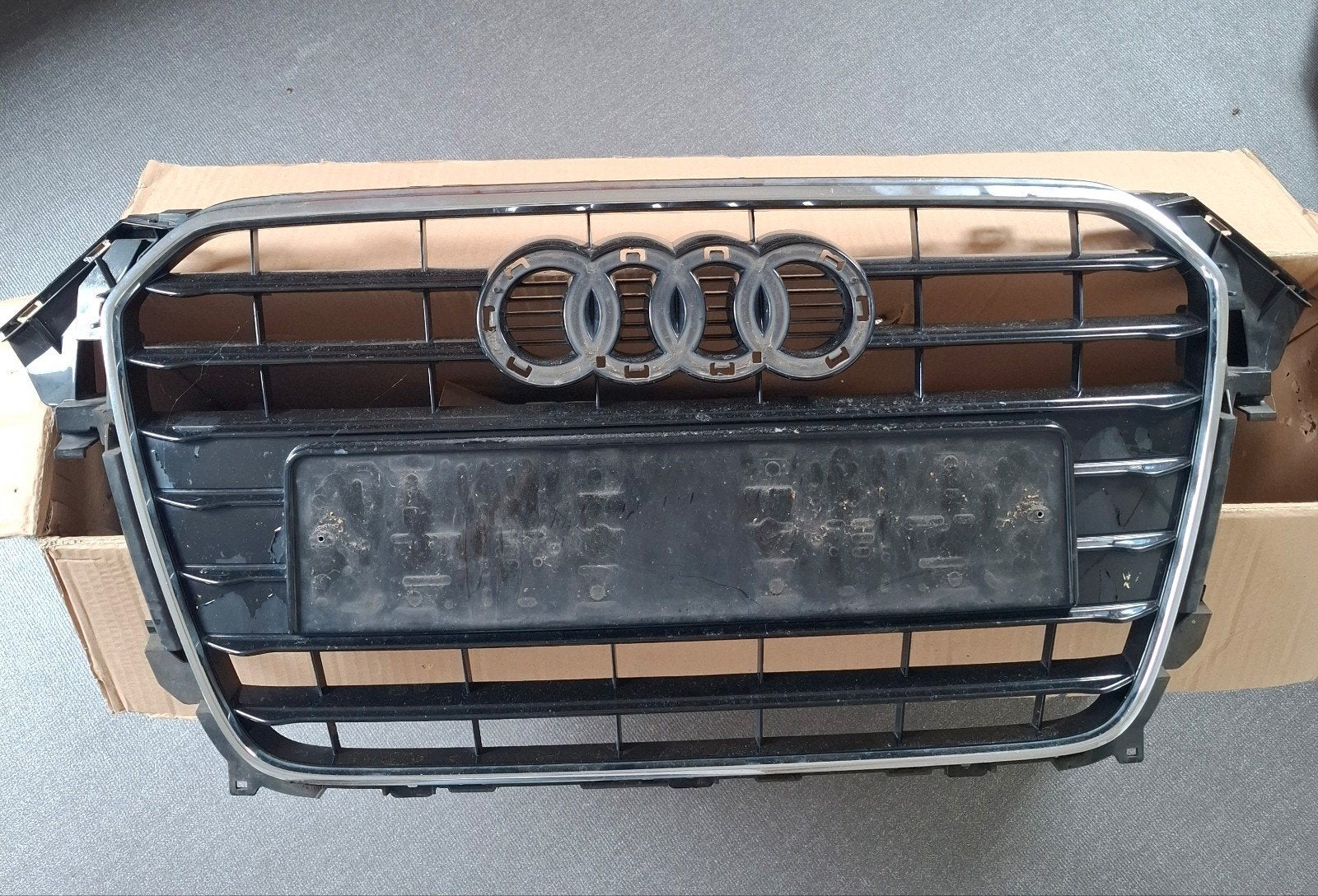 Audi A4 B8.5 Sline grill, Auto-onderdelen, Carrosserie en Plaatwerk, Ophalen of Verzenden, Audi, Bumper