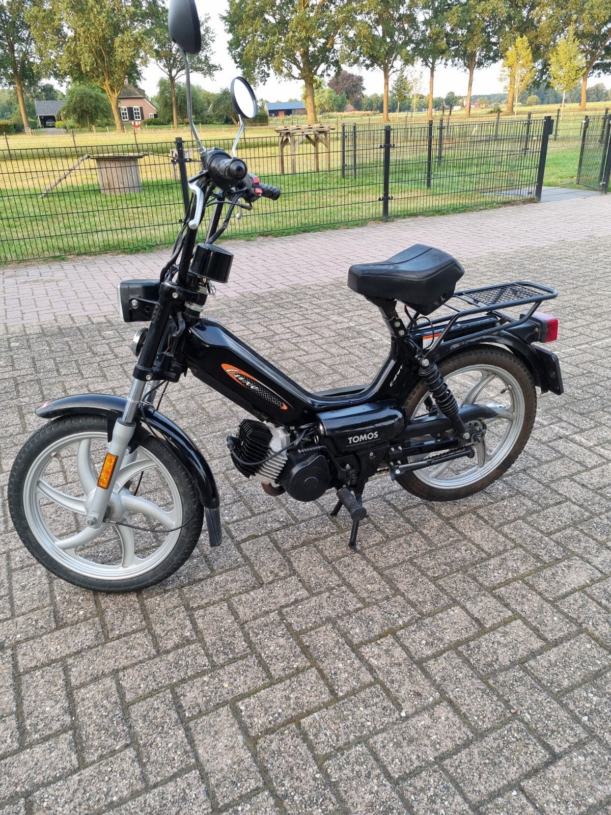 nette tomos de luxe e start 2012, Fietsen en Brommers, Brommers | Tomos, Ophalen, 65 cc, Zo goed als nieuw, 2 versnellingen