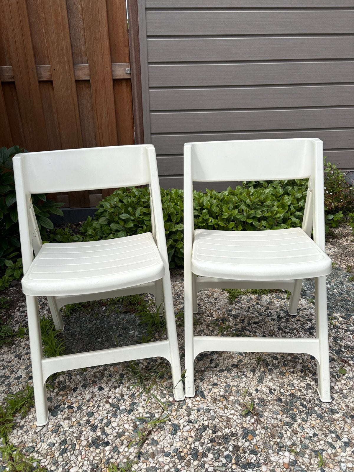 2 inklapbare stoelen wit goeie kwaliteit, Tuin en Terras, Tuinstoelen, Ophalen, Zo goed als nieuw, Kunststof