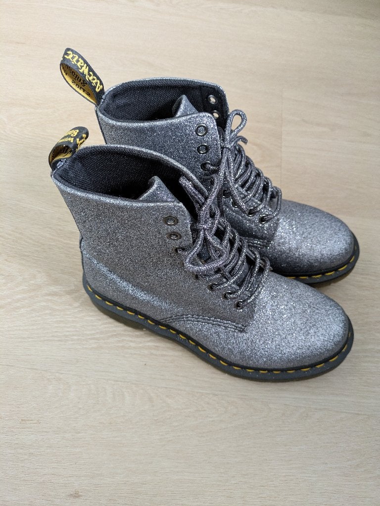 Dr. Martens 1460 Pascal Fine Glitter, Overige kleuren, Lage of Enkellaarzen, Nieuw, Ophalen of Verzenden
