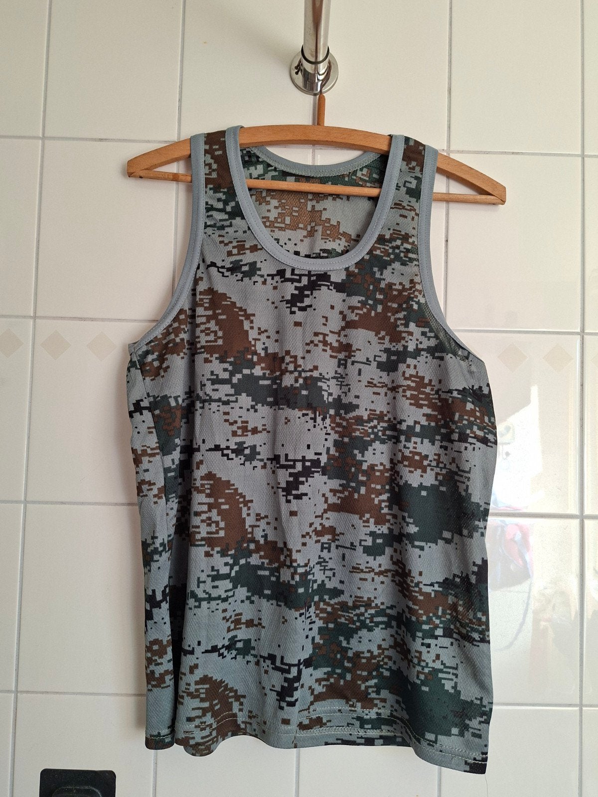 camouflage tanktop - Maat M, Ophalen of Verzenden, Zo goed als nieuw, Meerkleurig, Zonder mouw