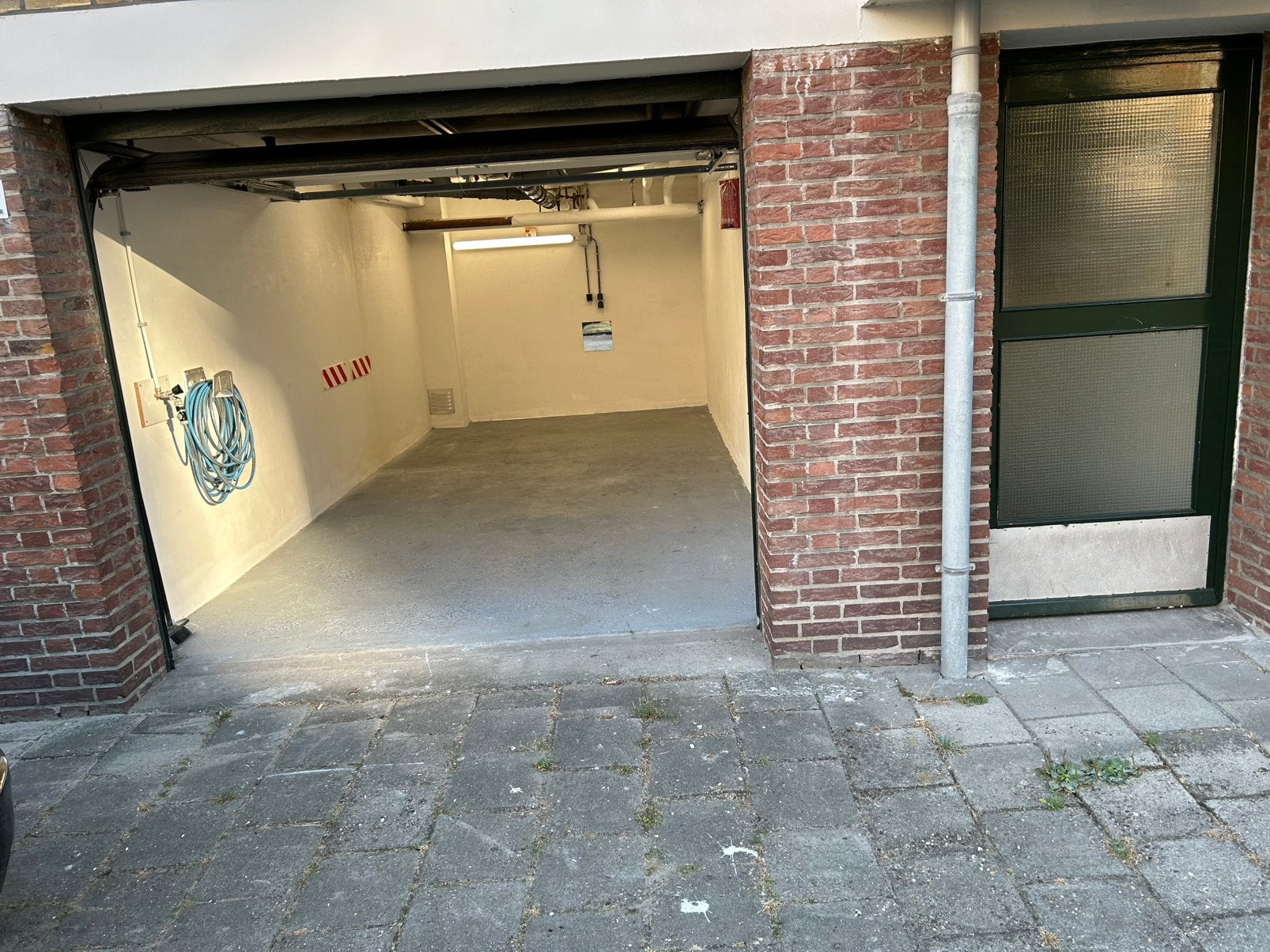 Huur garage in Den Haag Julius Rontgenstraat, Den Haag