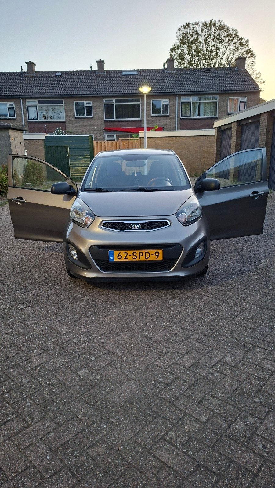 Kia Picanto 1.2 Cvvt 5-DRS AUT 2011 Grijs, 4 cilinders, 850 kg, Origineel Nederlands, 400 kg