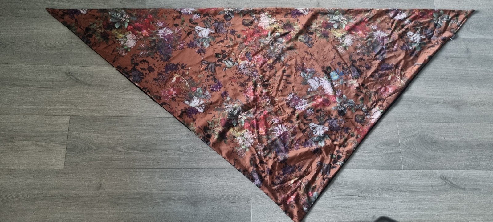 Sjieke omslagdoek stola sjaal bruin / zwart, Ophalen of Verzenden, Zo goed als nieuw, Maat 46/48 (XL) of groter, Sjaal
