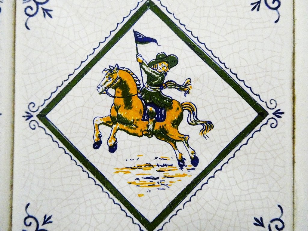 Dienblad tegeltableau vlaggendrager te paard vaandel drager, Ophalen of Verzenden