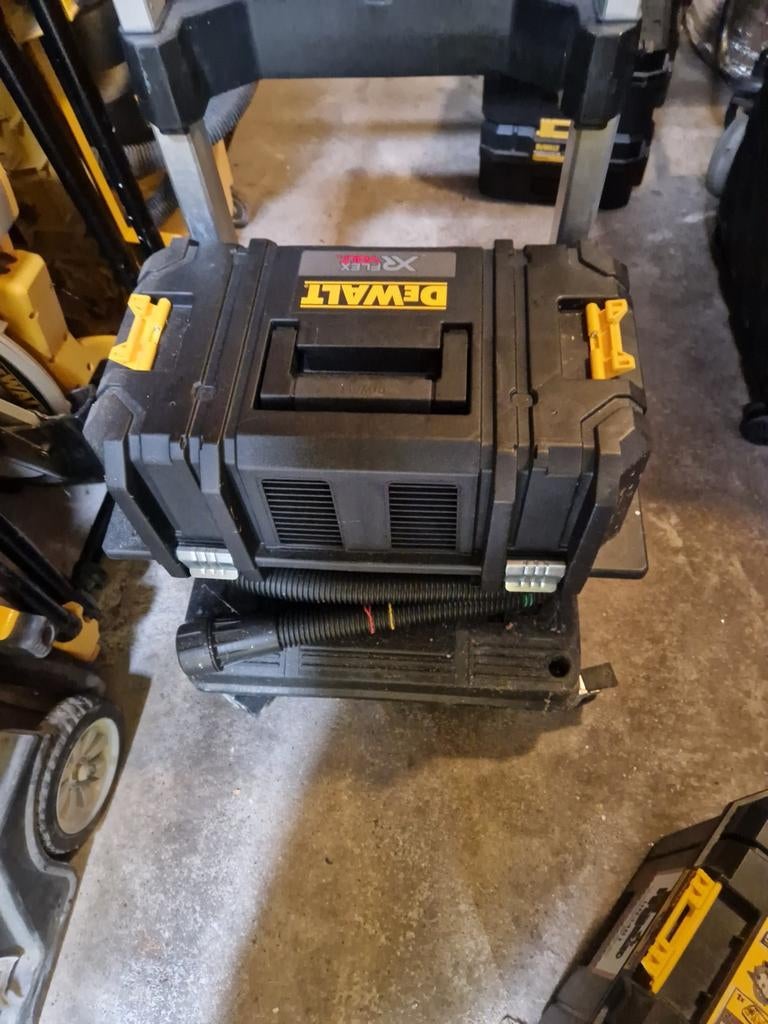 Dewalt 54v stofzuiger, Ophalen