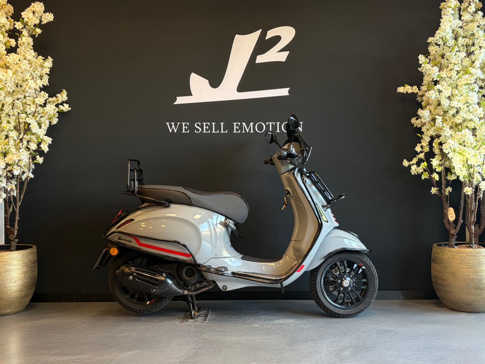 Vespa Sprint | Nardo Grey | Brom | 2020 | 1098 km, Fietsen en Brommers, ., Maximaal 45 km/u, Ophalen of Verzenden, 50 cc
