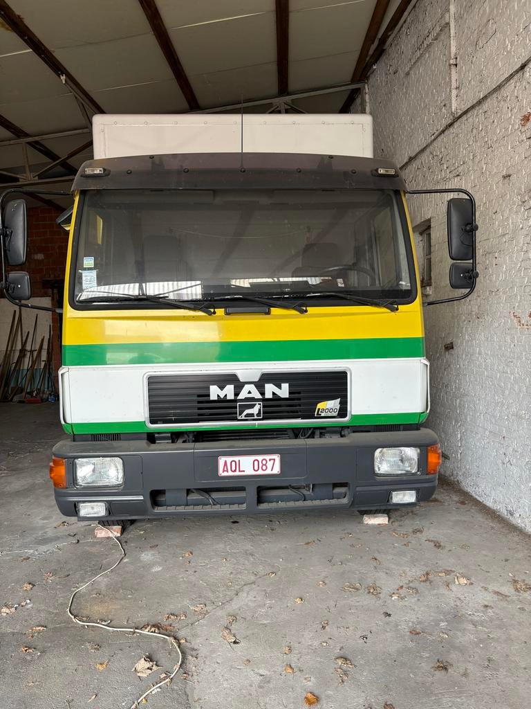 MAN paarden camion geschikt voor 3 paarden te vervoeren, MAN, Particulier, Te koop, Handgeschakeld