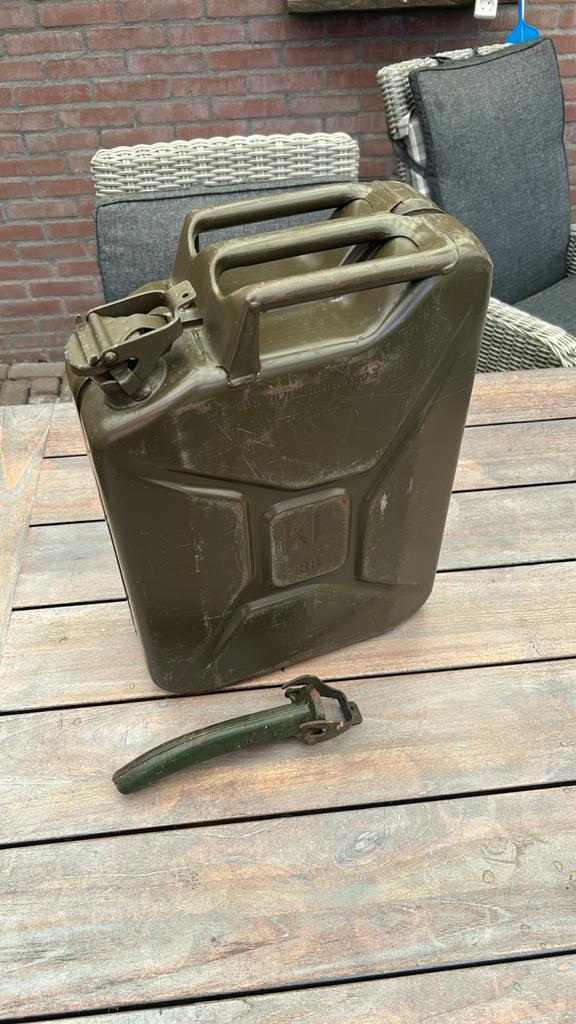 Vintage Leger Jerrycan 20L - KL 88 met Tuit, Ophalen, Gebruikt