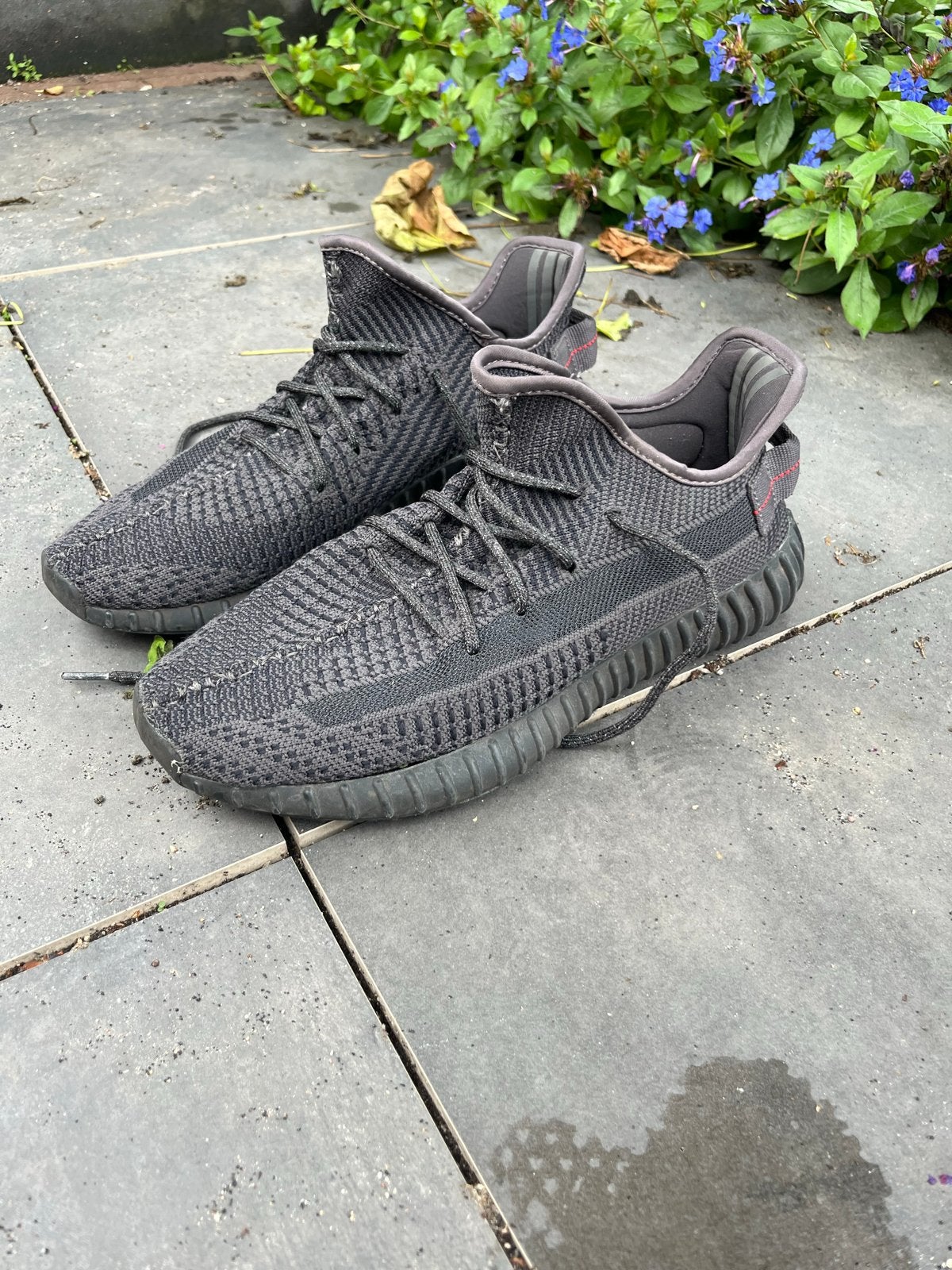 Yeezy Boost 350 V2 - Zwarte Sneakers Maat 45 1/3, Kleding | Heren, Ophalen of Verzenden, Gedragen, Zwart, Sneakers of Gympen