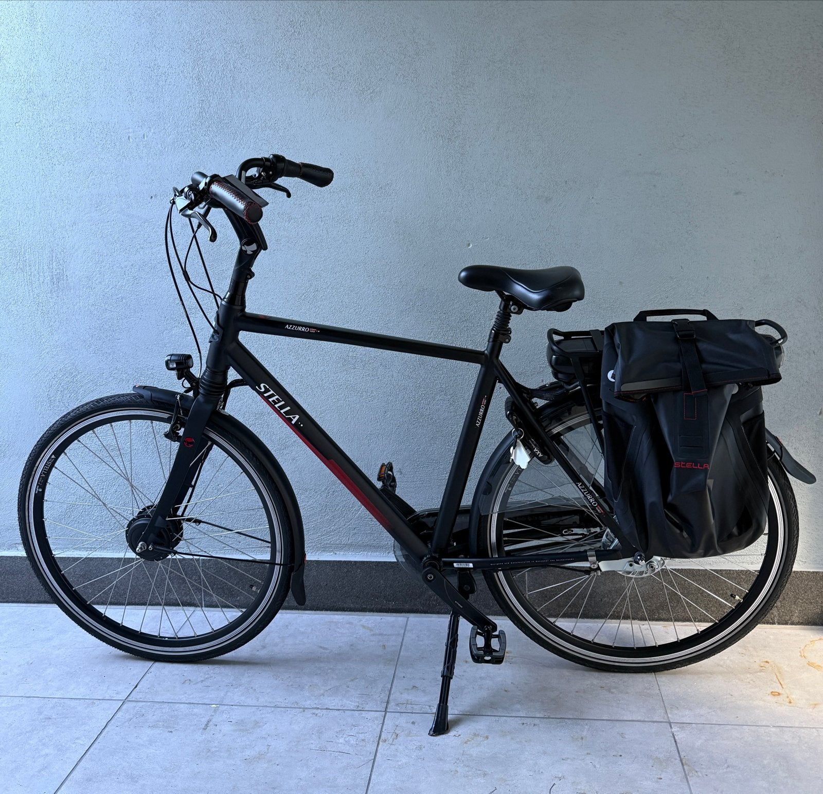 Stella Azzurro Nero E-bike, 51 tot 55 cm, Ophalen, Zo goed als nieuw, 50 km per accu of meer