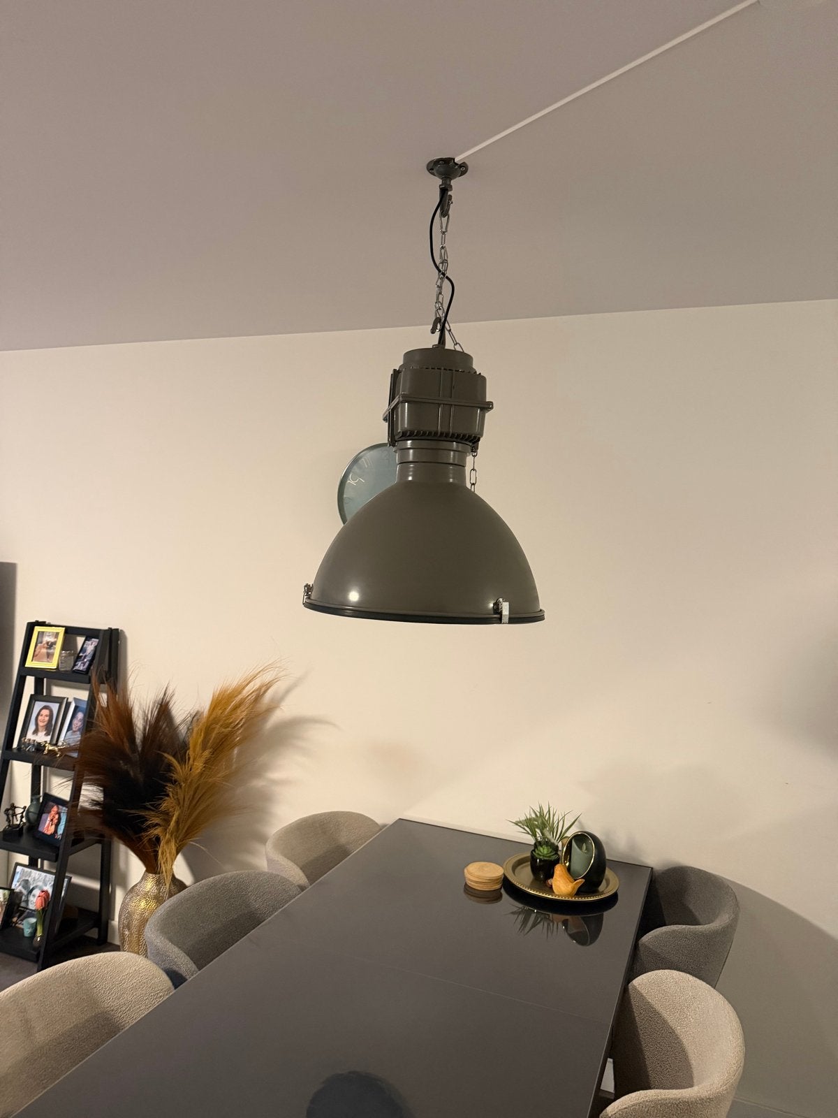 Industriële hanglamp - Grote grijze fabriekslamp, Ophalen of Verzenden, Zo goed als nieuw, Metaal, E27 (groot)