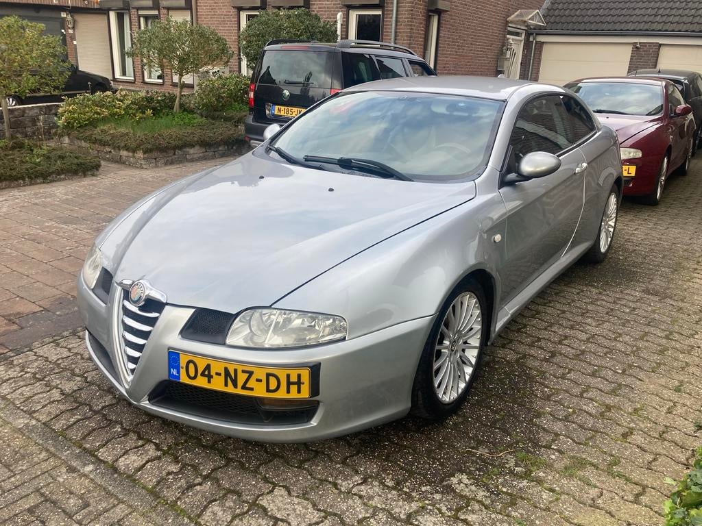 Alfa Romeo GT 2.0 JTS 2004 Grijs, Auto's, Voorwielaandrijving, 400 kg, Handgeschakeld, Particulier