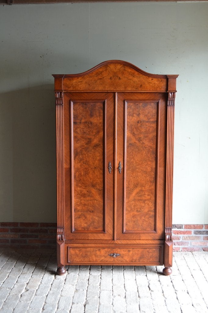 Prachtige antieke noten houten meidenkast, toogkast.