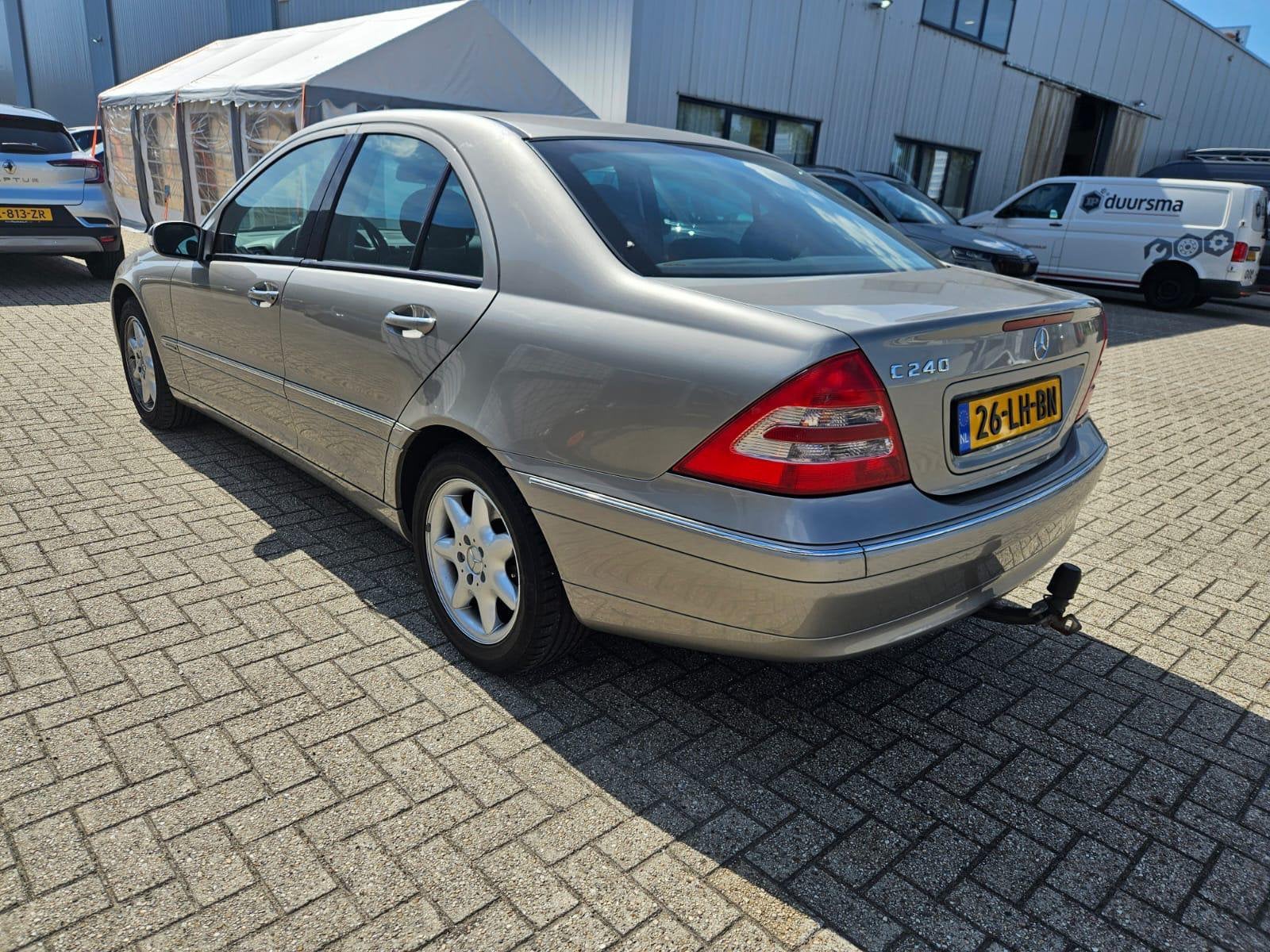 Mercedes-Benz C-Klasse 240 Sedan AUT 2003 Grijs, Auto's, Mercedes-Benz, Automaat, Achterwielaandrijving, 2597 cc, 1465 kg