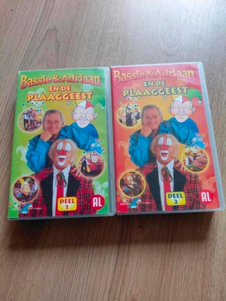 Bassie en Adriaan en de Plaaggeest deel 1 en 2 op videoband, Cd's en Dvd's, VHS | Kinderen en Jeugd, Gebruikt, Alle leeftijden