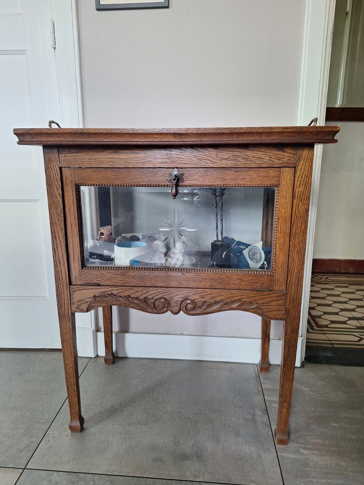 Antieke houten  thee kast art nouveau met glazen deur, Ophalen