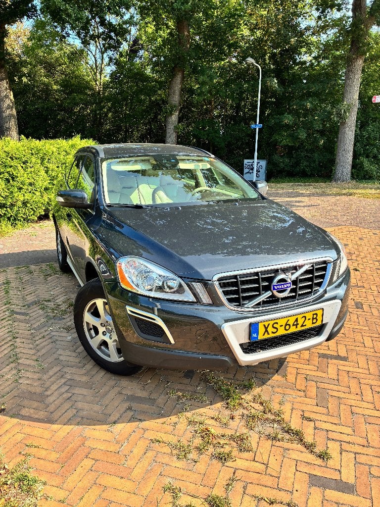 Volvo XC60 2012 automaat 267000 km Antraciet, Euro 5, 15 km/l, Beige, 4 cilinders