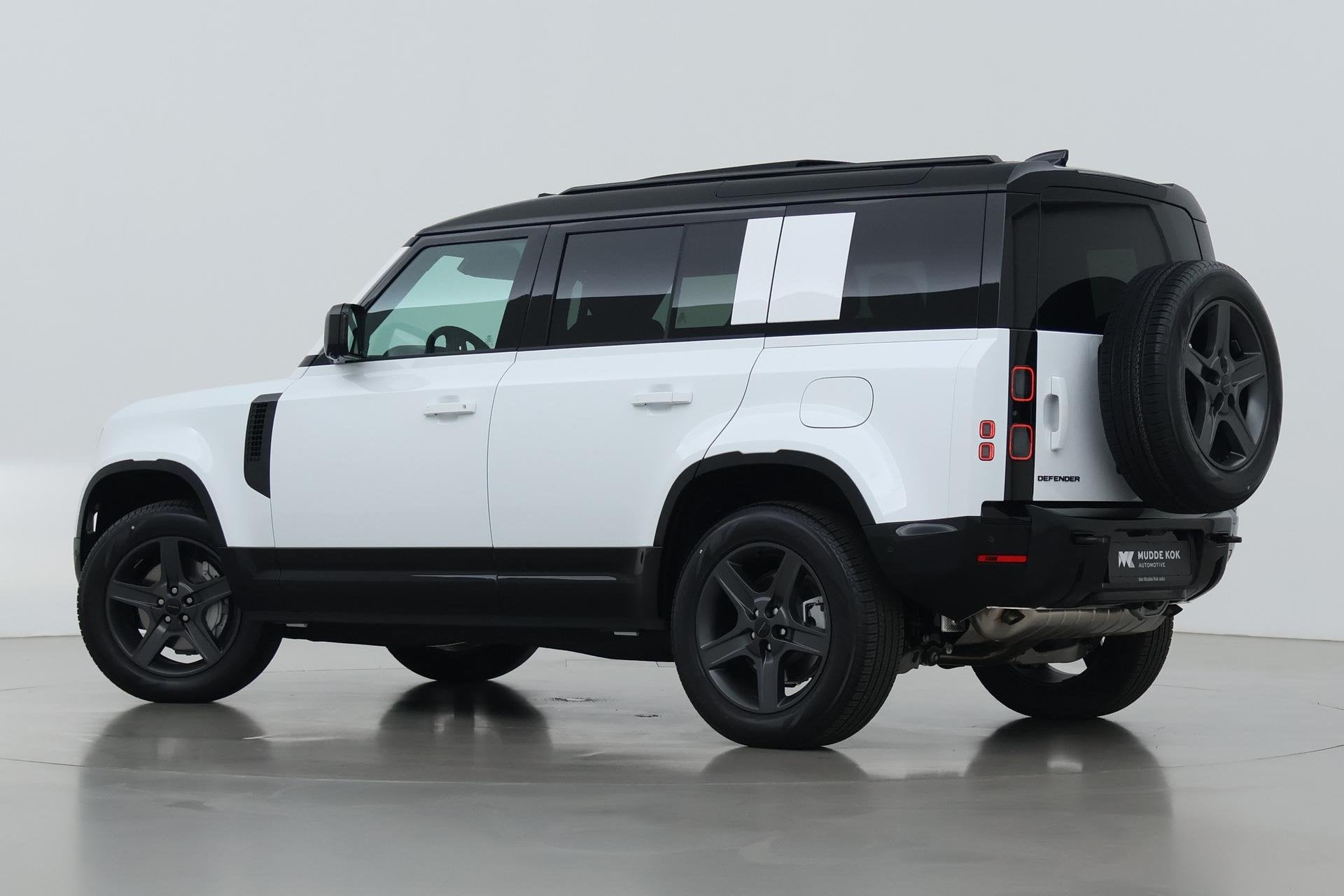 Land Rover Defender 2.0 P300e 110 X-Dynamic SE | FACELIFT |, Auto's, Land Rover, Automaat, Gebruikt, 4 cilinders, 150 min