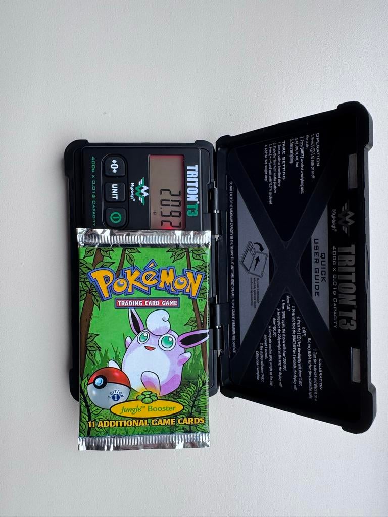 Pokemon 1st Edition Jungle Booster Pack 20.92 gram, Hobby en Vrije tijd, Verzamelkaartspellen | Pokémon, Ophalen of Verzenden