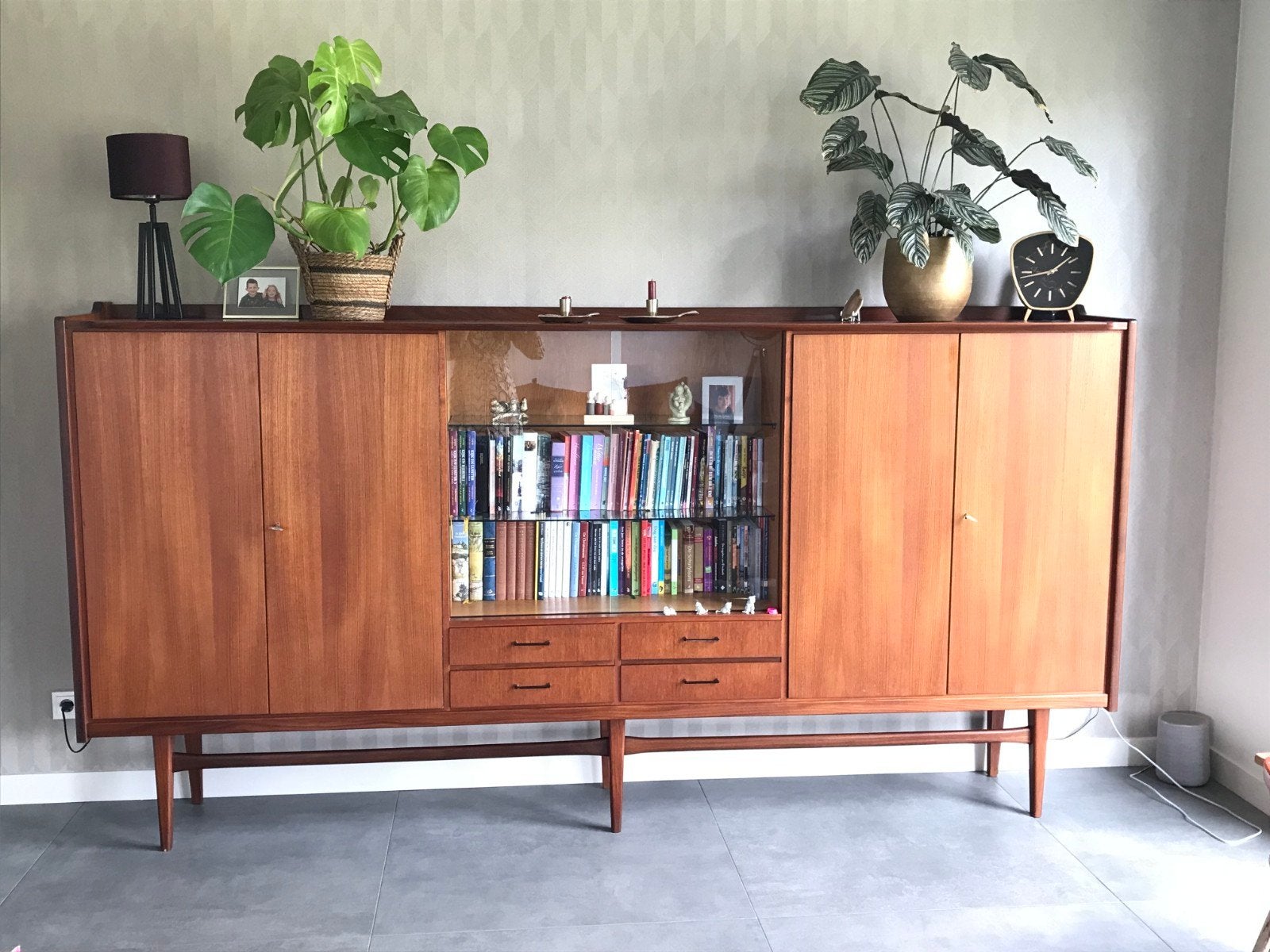 Vintage highboard / dressoir met glazen schuifdeuren, Huis en Inrichting, Ophalen, Gebruikt, Vintage, Mid-century modern, Met lade(s)