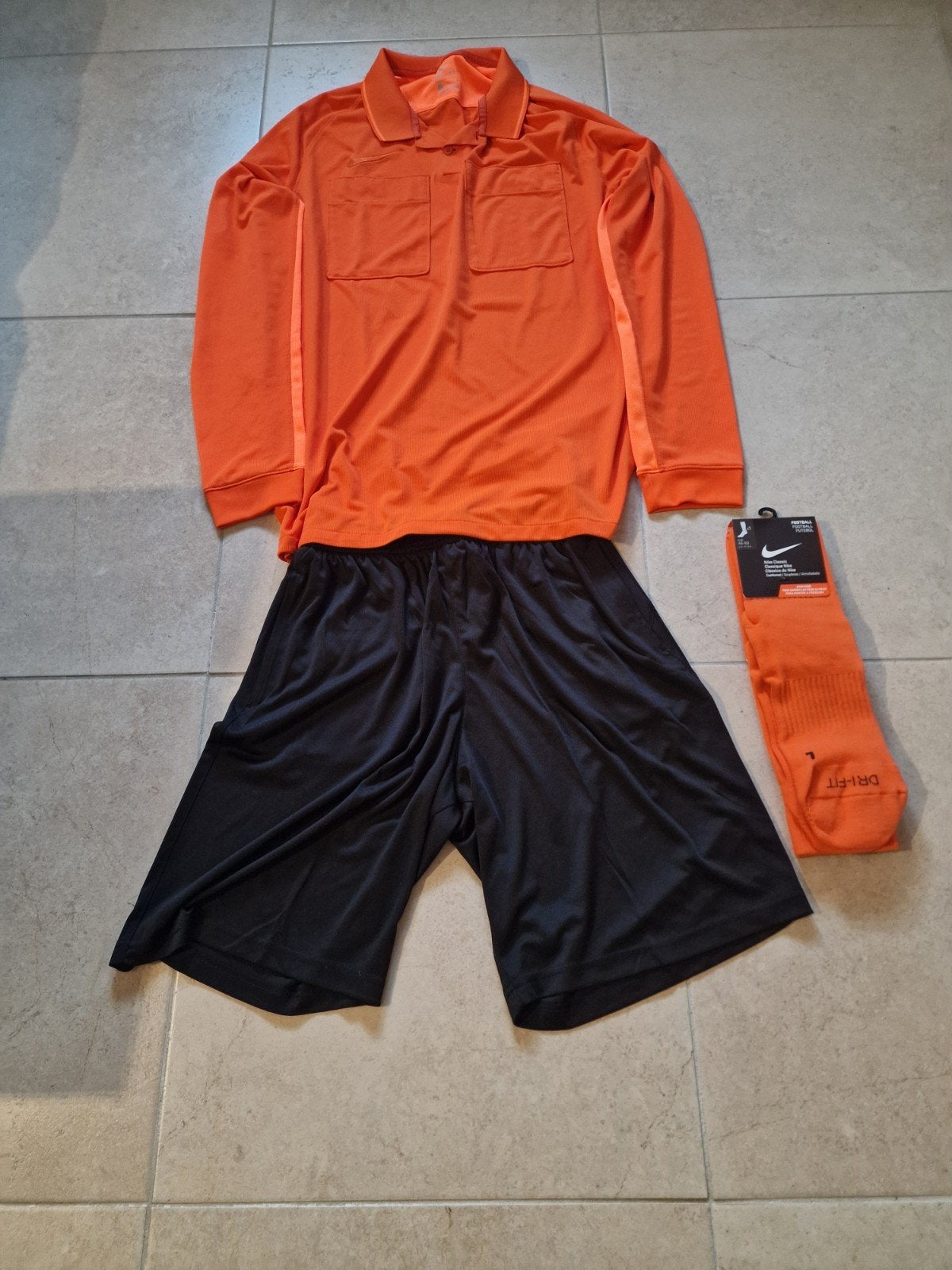 Nike Scheidsrechter Set - Truitje, Broekje, Sokken - Maat L, Ophalen of Verzenden