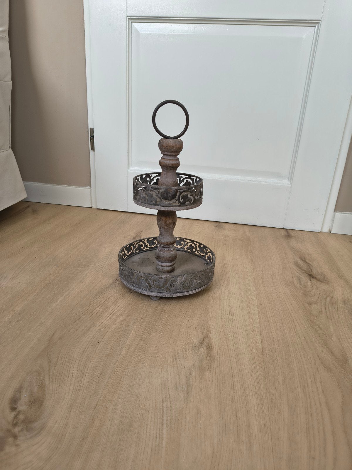 Etagere, Ophalen