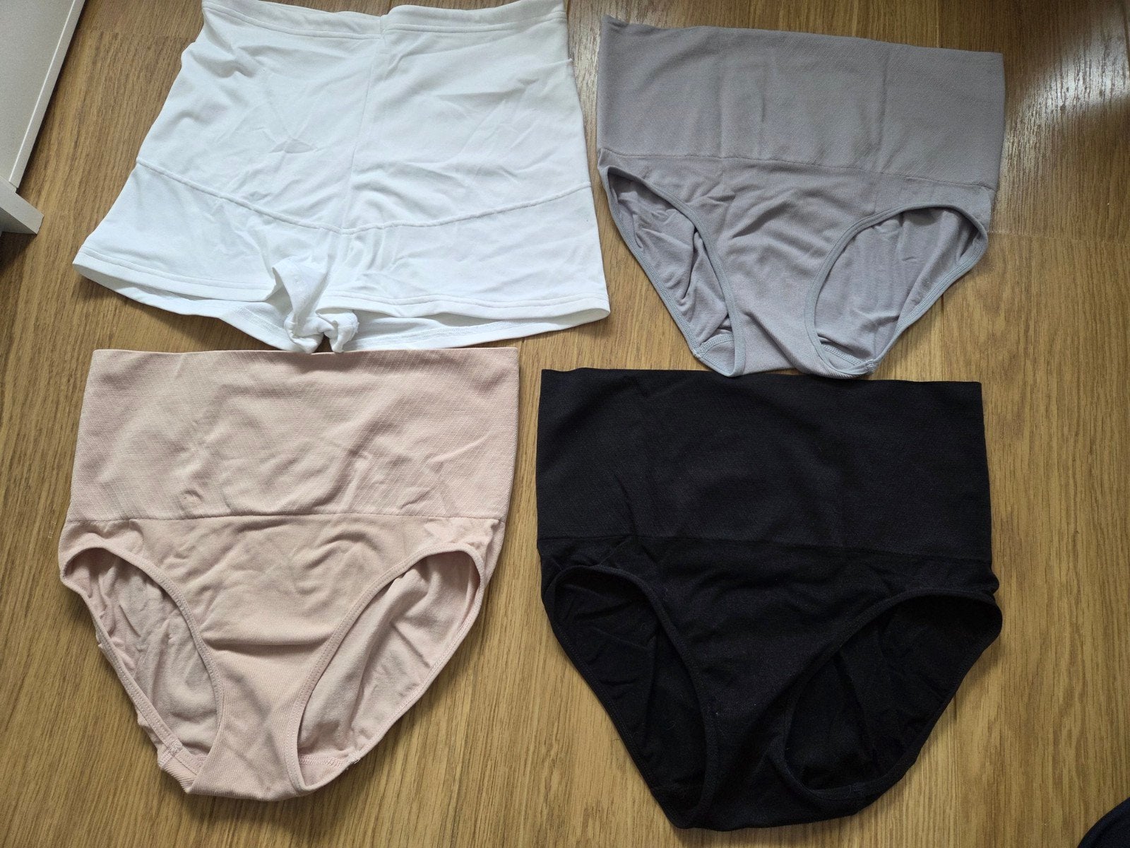SHAPEWEAR ...maat xl...1x MAIDENFORM en 3x SKINNY GIRL..ZGAN, Ophalen of Verzenden, Zwart, BH